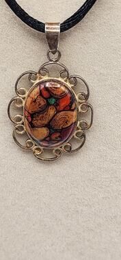 Vintage 1990s Scottish Heather Resin Pendant Necklace Resort Souvenir